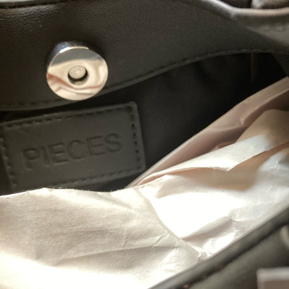 PIECES *NWT* Vansa Ruched Black Handle Bag Purse - Picture 5 of 7